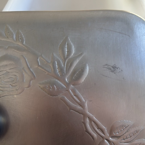 Vintage Glasbake 2 1/2 quart divided casserole dish with aluminum rose lid - Picture 5 of 9